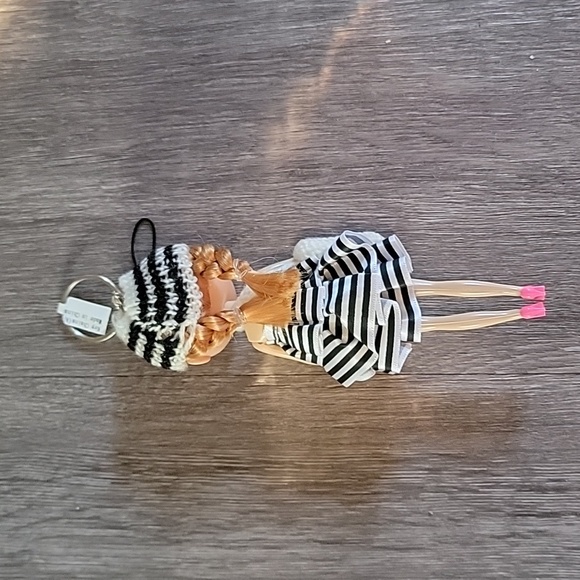 Korean Fashion Doll keychain by Ddung - Picture 7 of 8